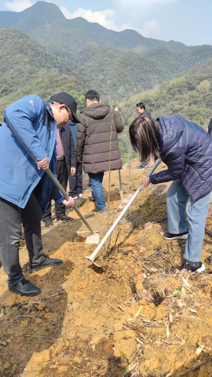 碳惠山海·杏好有你——“碳惠錦旗”醫(yī)患共植“滬明杏林”活動 碳惠山海·杏好有你——“碳惠錦旗”醫(yī)患共植“滬明杏林”活動